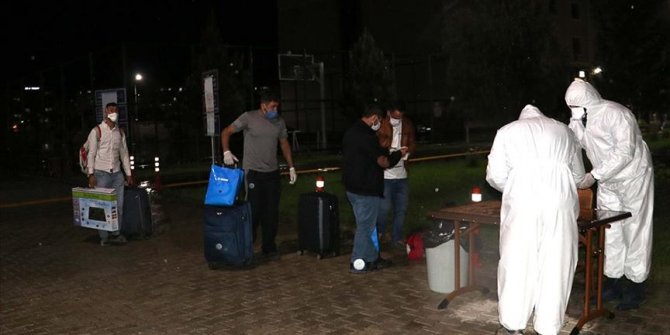 Irak'tan getirilen 135 Türk vatandaşı Diyarbakır'da yurda yerleştirildi