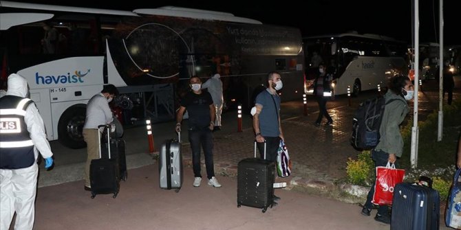 Kuveyt'ten getirilen vatandaşlar Sakarya'da öğrenci yurtlarına yerleştirildi
