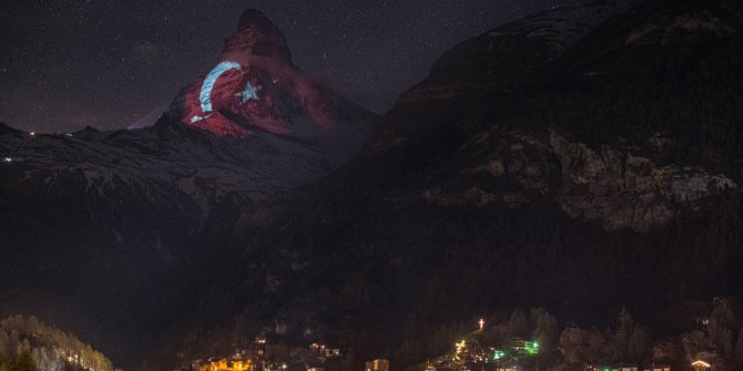 Matterhorn Dağı'na Türk bayrağı yansıtıldı