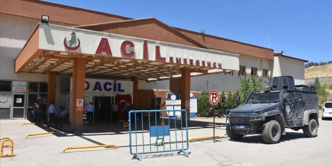 PKK'lı teröristlerin yola tuzakladığı patlayıcı infilak etti: 1 güvenlik korucusu ağır yaralandı