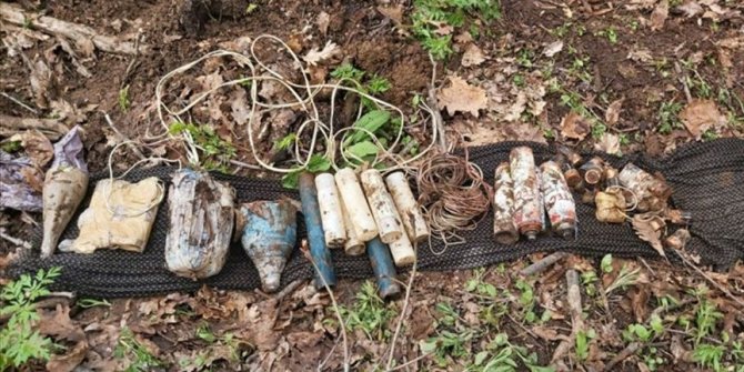 Hakkari'de PKK'lı teröristlere ait silah, mühimmat ve patlayıcı ele geçirildi