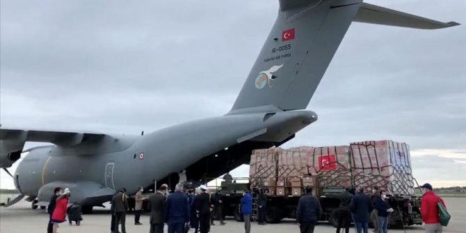 Türkiye'nin Kovid-19 ile mücadele için gönderdiği tıbbi yardımlar ABD'ye ulaştı