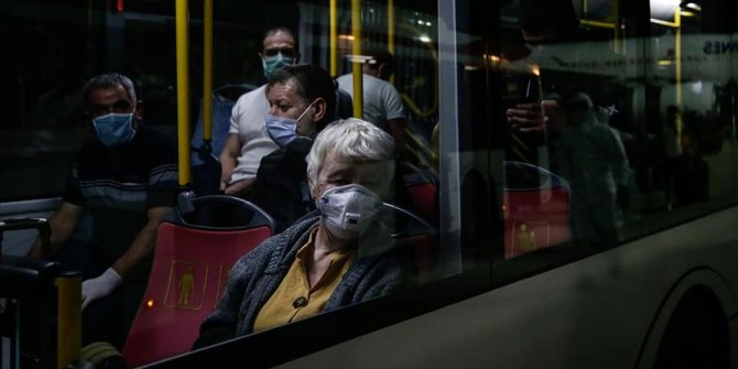 Hindistan'dan getirilen 87 Türk vatandaşı, İzmir'de karantinaya alındı
