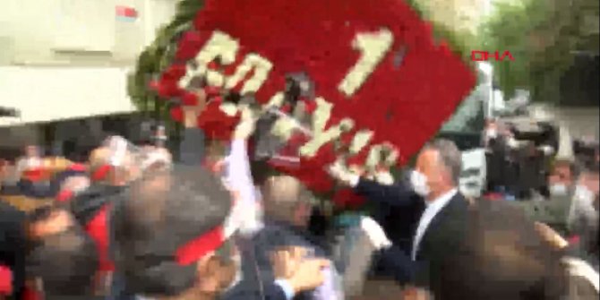 DİSK önünden Taksim'e yürümek isteyen gruba gözaltı