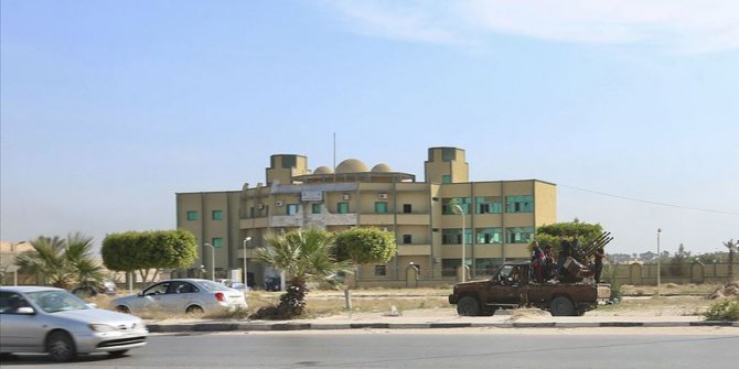 Libya'da Hafter milislerine ikmal yapan yakıt tankeri ile iki askeri araç vuruldu