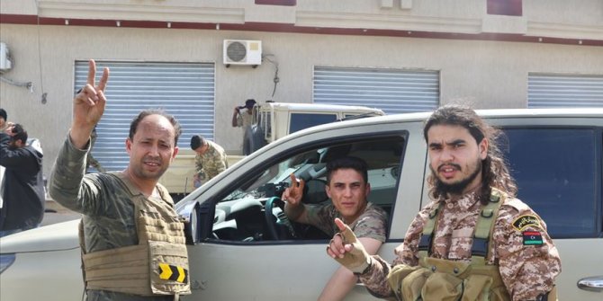 Libya'da Trablus'a karşı isyan cephesinde bölünme işaretleri