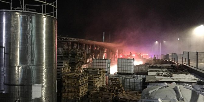 Dezenfektan üretimi yapan fabrikada yangın çıktı