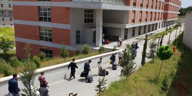 Irak ve Cezayir'den getirilen 373 kişi Şanlıurfa'daki yurtta karantinaya alındı