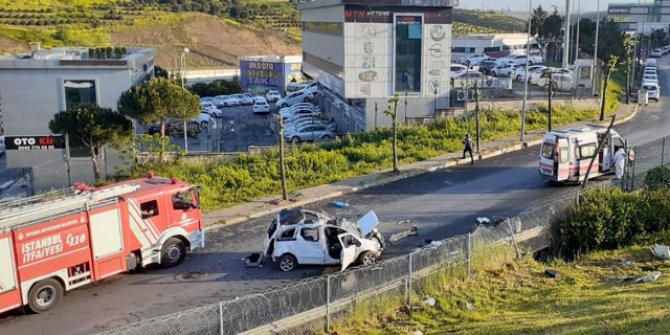 TEM Otoyolu'nda bariyerleri aşan araç yan yola uçtu: 1 ölü, 1 yaralı