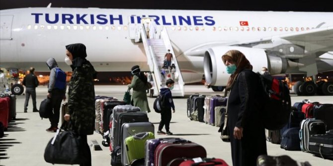 Burkina Faso ve Gine'den gelen 122 Türk vatandaşı İzmir'de öğrenci yurtlarına yerleştirildi