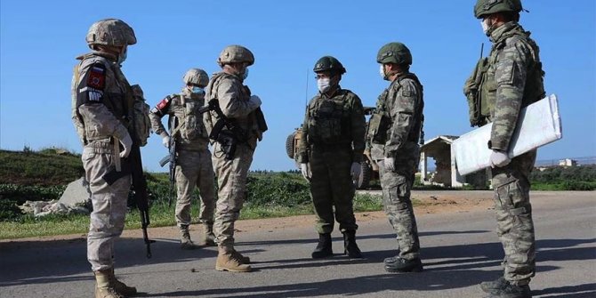 İdlib'deki M4 kara yolunda 8'inci Türk-Rus Birleşik Kara Devriyesi icra edildi