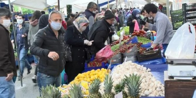 Sancaktepe'de semt pazarında yoğunluk