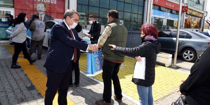 Başkan Yavaş’tan Ankaralılara destek mektubu ve maske dağıtımı