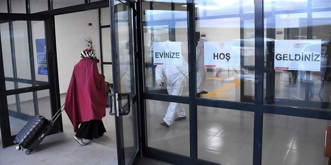 Maldivler'den getirilen 209 kişi gözetim altında tutulacakları yurda yerleştirildi