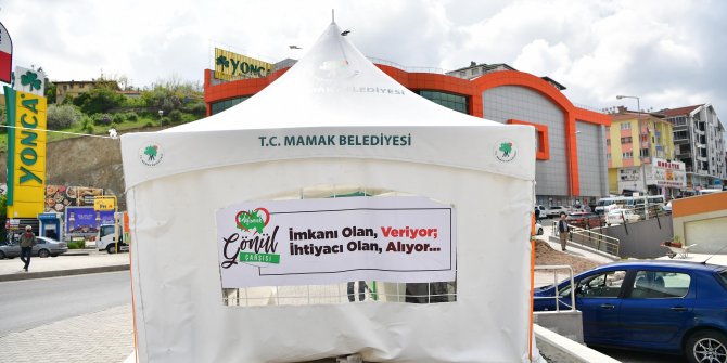 Mamak ekmeğini paylaşıyor