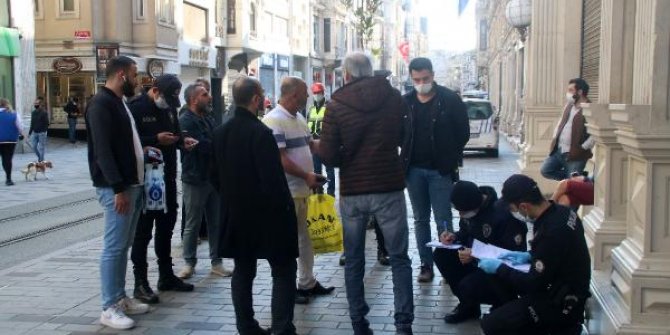 Beyoğlu'nda maskesiz dolaşanlara ceza kesildi