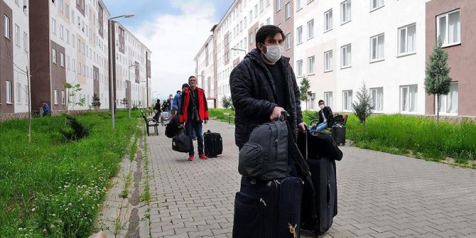Bingöl'de karantina süreci tamamlanan vatandaşlar memleketlerine uğurlandı