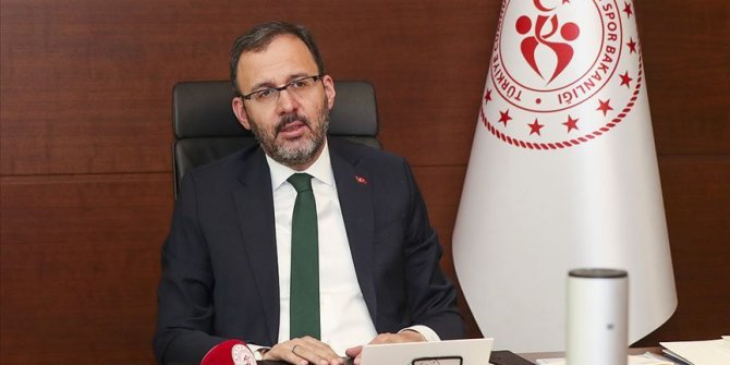 Bakan Kasapoğlu, gençlik merkezlerinde 850 bin maske üretildiğini açıkladı