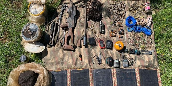 Batman'da PKK'ya ait silah, mühimmat ve yaşam malzemeleri ele geçirildi