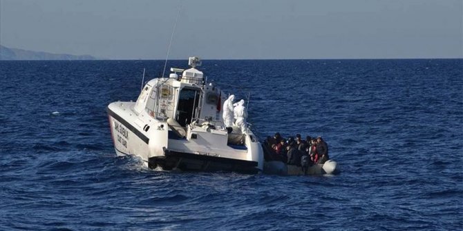 Çanakkale'de Yunan sahil güvenliğinin Türk kara sularına ittiği sığınmacılar kurtarıldı
