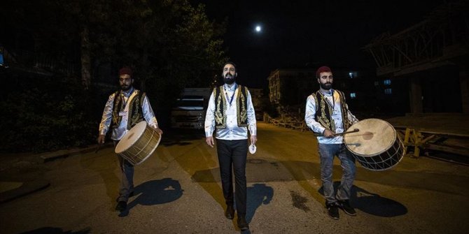 Başkentlileri sahura tasavvuf müziği ve ilahi eşliğinde uyandırıyorlar