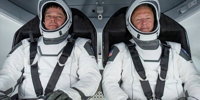 Astronotlar SpaceX'in insanlı test seferi için karantinaya girdi