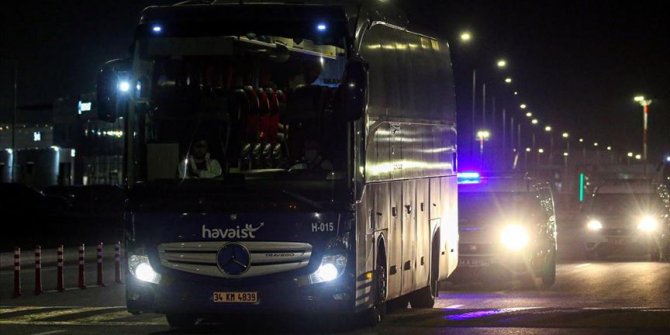 Macaristan'da bulunan Türk vatandaşları yurda getirildi