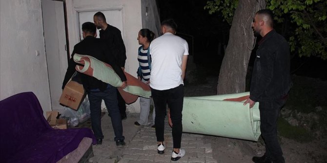 Hakkari'de sosyal medyada toplanan gençler, ihtiyaç sahiplerinin gönlüne dokunuyor