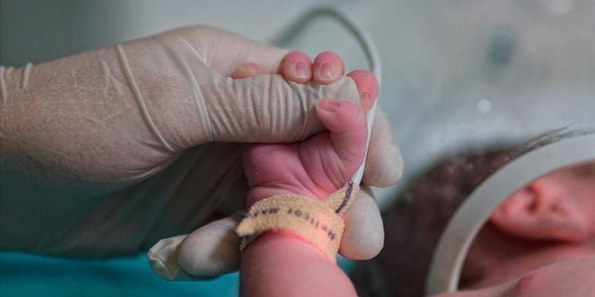 Tarihi hastanenin koridorları pandemiye inat bebek sesiyle yankılanıyor