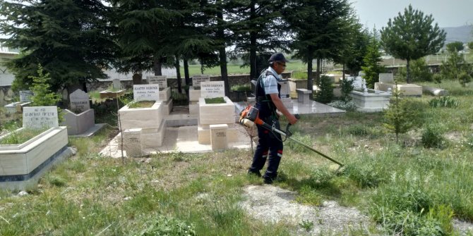 Kahramankazan mezarlıklarında bayram temizliği