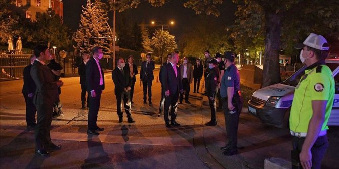 Bakan Soylu polis kontrol noktasını ziyaret edip Jandarma Harekat Merkezi'nde incelemelerde bulundu