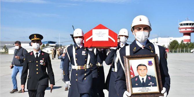 Kars'ta şehit olan Bölük Komutanı Yüzbaşı Ferhat Çiftçi için tören