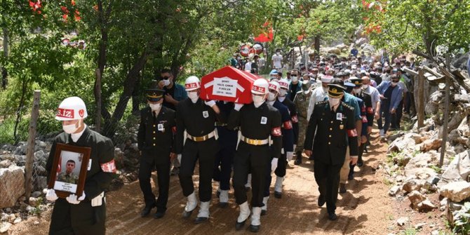 Hakkari'de şehit olan Piyade Er Halil Çakır son yolculuğuna uğurlandı