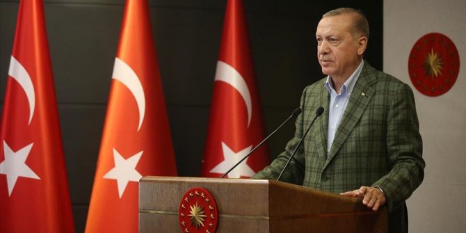 Cumhurbaşkanı Erdoğan, tüm yurtta okunan İstiklal Marşı'na eşlik etti