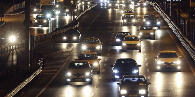 İstanbul'da sokağa çıkma kısıtlamasının bitmesiyle trafik arttı