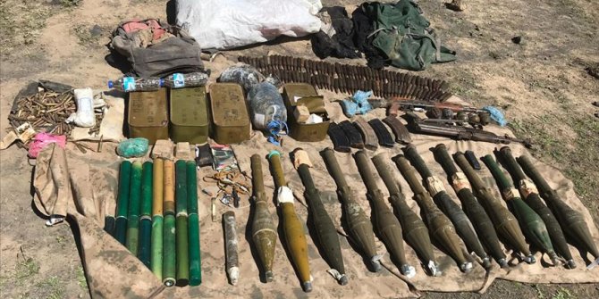 Ağrı Dağı'nda PKK'lı teröristlere ait silah ve mühimmat ele geçirildi