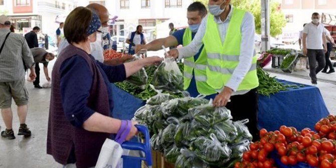 Ücretsiz sebze ve meyve dağıtıldı