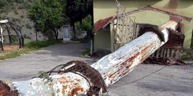 Ankara'da şiddetli rüzgar, cami minaresini yıktı