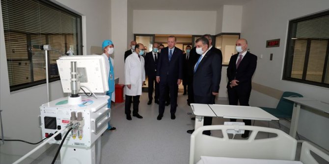 Cumhurbaşkanı Erdoğan, Başakşehir Çam ve Sakura Şehir Hastanesi'nde incelemelerde bulundu