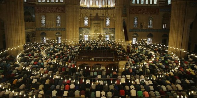 İlahiyatçılar, Diyanet'in bayram namazı kararını olumlu karşıladı