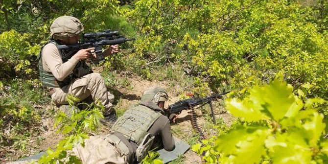 Bitlis'te terör operasyonunda bulunan 32 odalı sığınak imha edildi