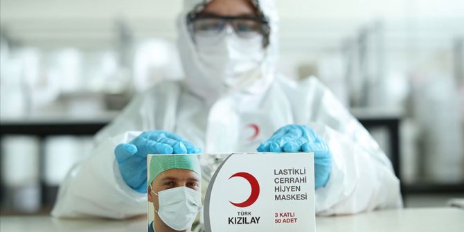 Türk Kızılay günde ürettiği 30 bin maskeyi İzmirlilere dağıtacak