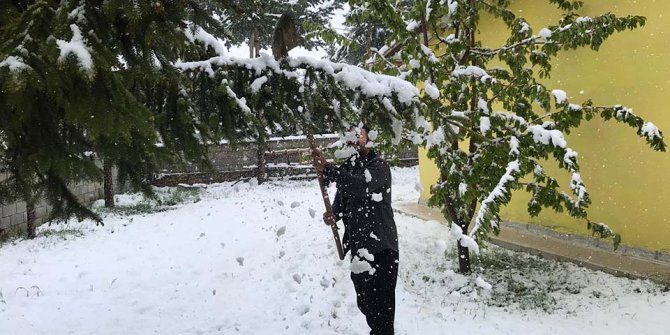 Erzincan'da Mayıs karı 'kara kışı' aratmadı
