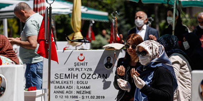 Ankara'da şehit aileleri şehitliğe akın etti