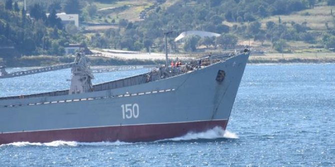 Rus savaş gemisi 'Saratov', Çanakkale Boğazı'ndan geçti