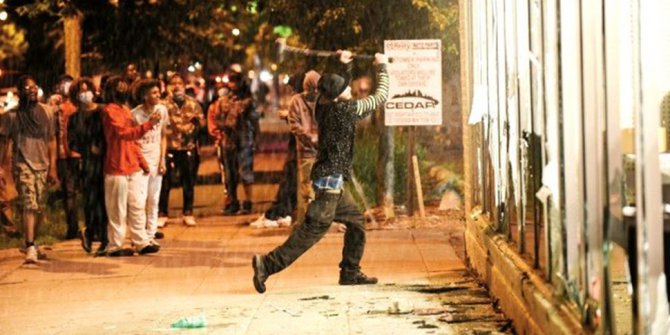ABD'nin Minneapolis ehaletinde sokağa çıkma yasağı ilan edildi