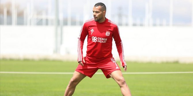 Sivasspor'da Fernando en az 6 hafta sahalardan uzak kalacak