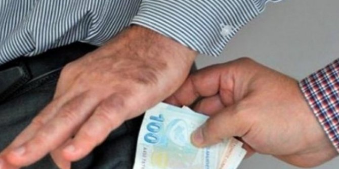 Vergi dairesinin tahsilat memuru rüşvet alırken yakalandı