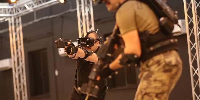 Bakan Varank 'hücre evi simülasyonlu' sanal operasyona katıldı