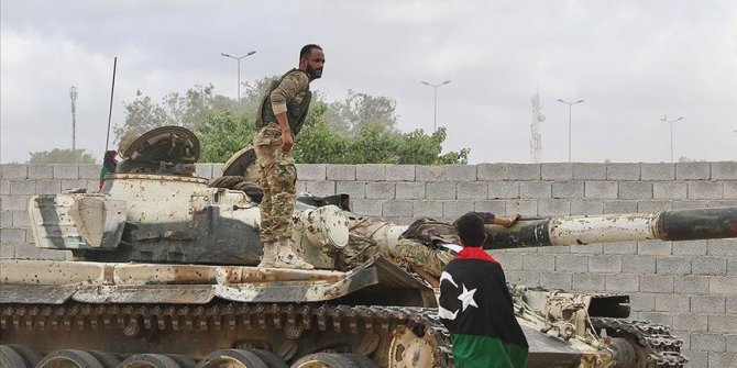 Libya Ordusu başkentin güneyindeki Trablus Havalimanı'na ilerliyor